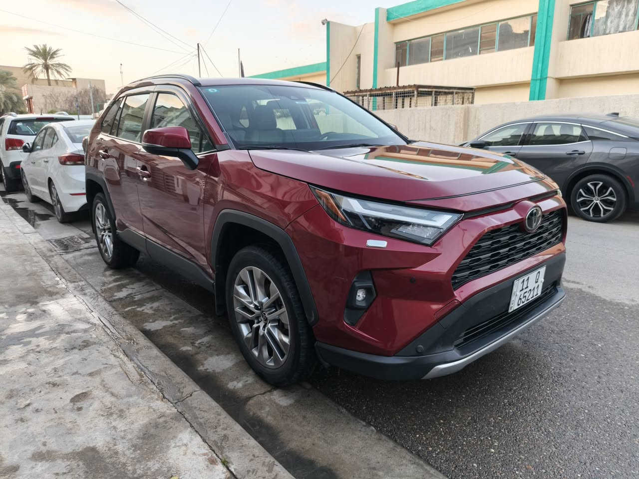 السلام عليكم تويوتا رف فور موديل ٢٠٢٣ ماشيه ٢٣ ألف ميل بيه بابتين وجاملغ مبدلات نفس للون بدون صبغ ارباك دركه موجوده في بغداد شارع فلسطين سعر  ٢٢٨٠٠ وبيه مجال *********** حجي اثير العامري
