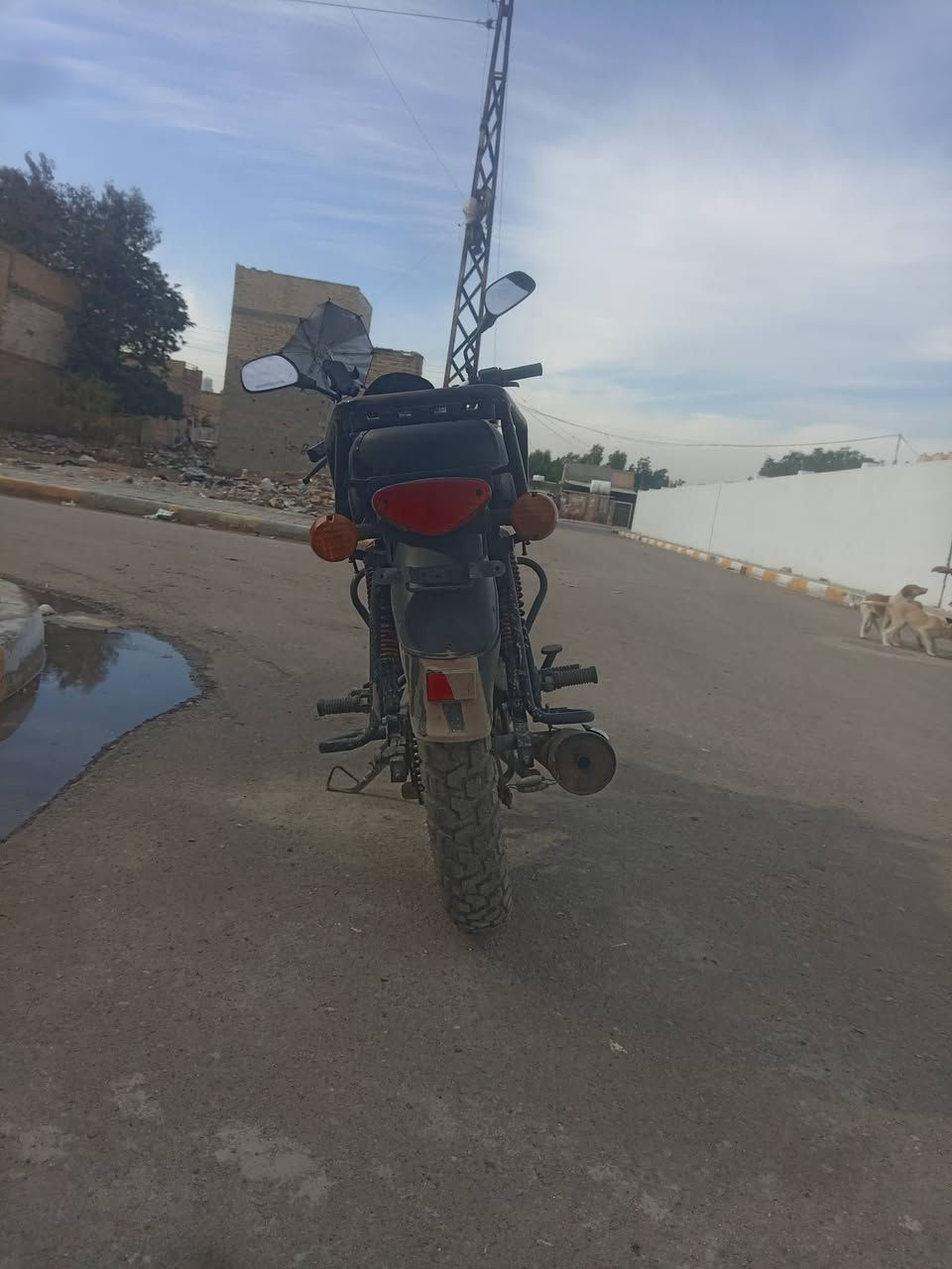السلام عليكم دراجة بوكس مية وخمسين سيسي لدراجة بدون العنوان بغداد لستفسار عل اتصال ***********
