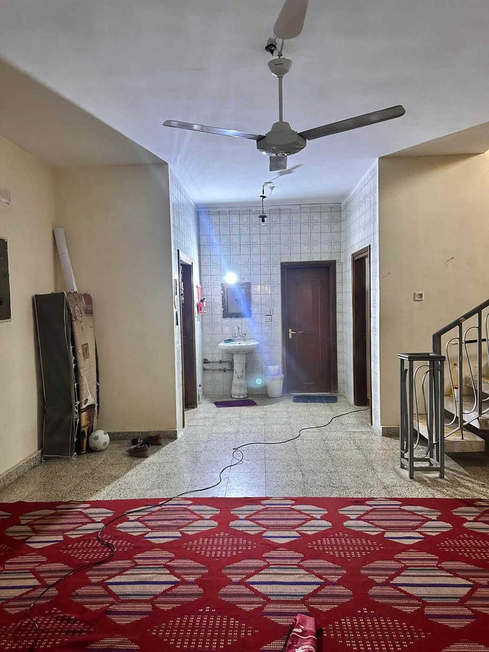 دار للبيع في الفلوجة حي المعلمين الاولى سنتر الفلوجة بناء ثمانينات
الواجهة٧ والنزال ٣٠
مساحة الكلية ٢٠٠م 
شارع ١٥
سعر المتر مليون و٢٥٠ وبي مجال 
للاستفسار ***********
