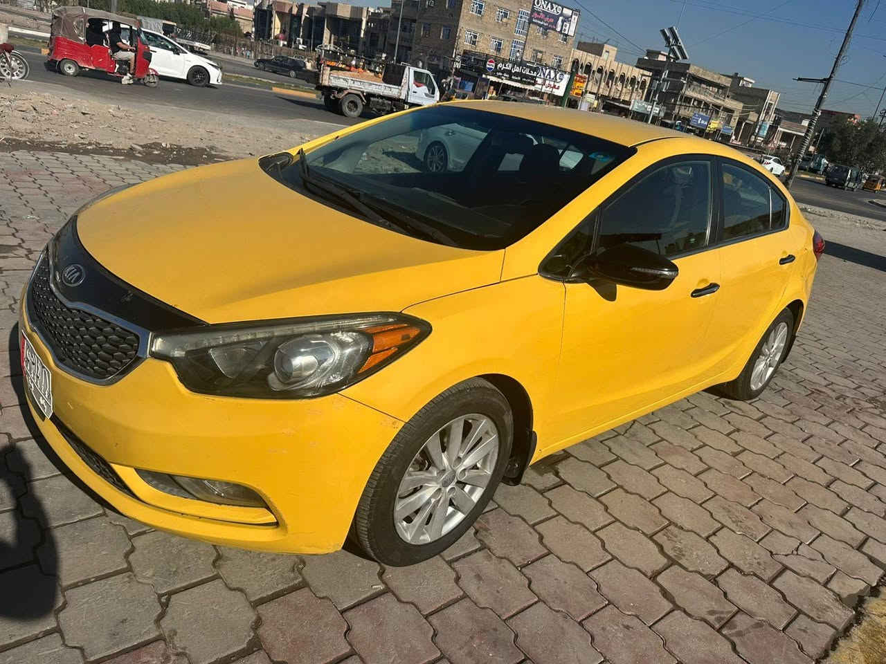 السعر 100
فورتي 2015 وارد امريكي حادثها بس خشم الجاملغ الامامي بدون دواخل خلاص شرط
محرك ٢٠٠ جي دي اي جديد مامفتوح ابلادي
صدر امامي خلفي جديد جاهزه للشغل
تبريد ثلج
مواصفات نص فول مري شفط 
مكاني حي اور قرب جامع الفردوس *********** بغداد
