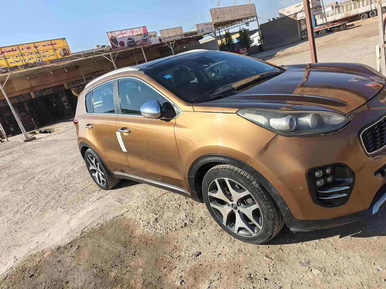 سلام عليكم سبورتج ٢٠١٧ فول ١/١ سبورت سياره جديدة ماشيا ٨٠ ألف حادث بنيد وجاملغ بدون دواخل سعر ١٣٠ بيه مجال ***********
