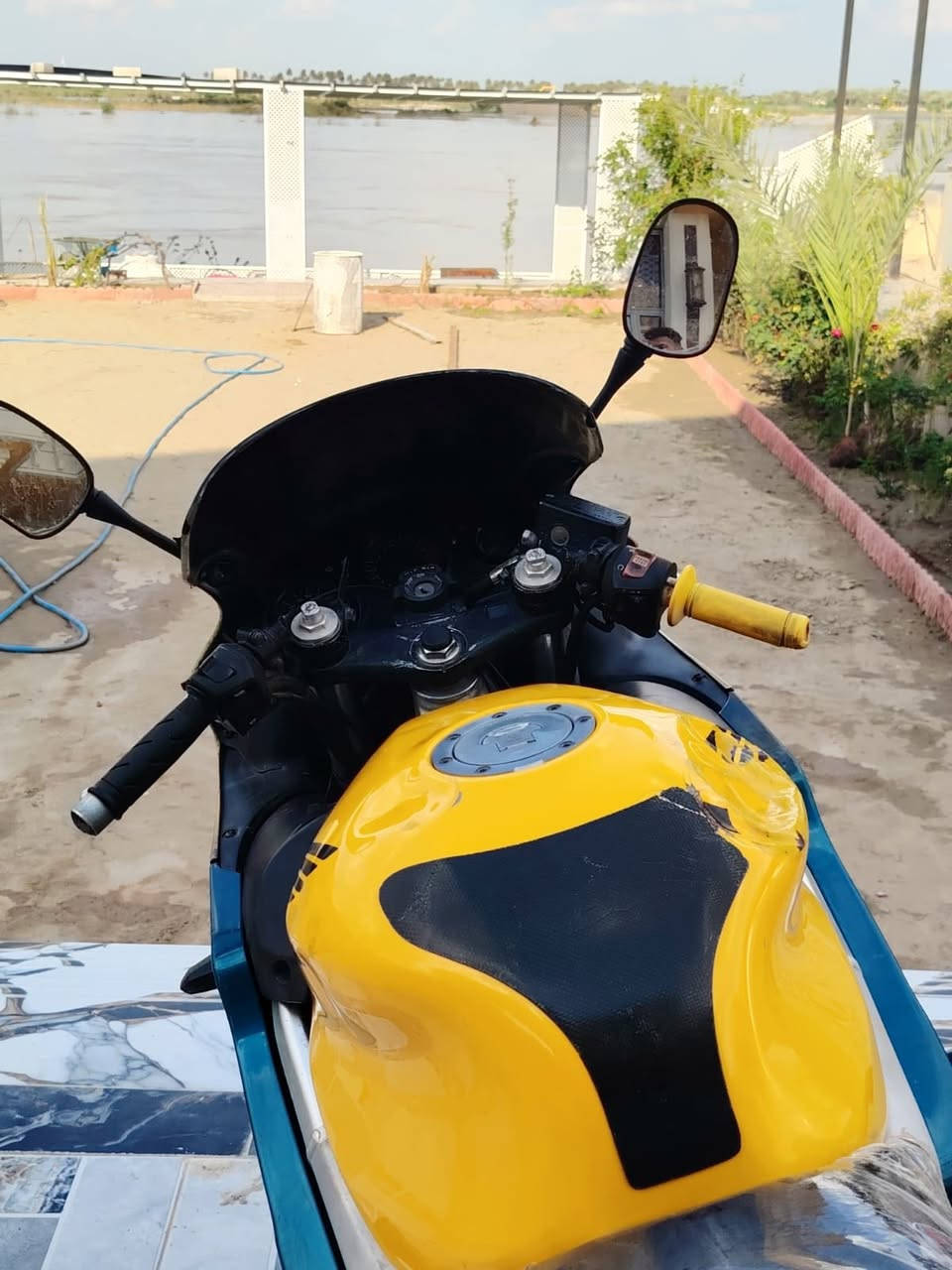 السلام عليكم دراجه بطح F4 600موديل 2003 وشرط اسبانه ما ممدوده ع المحرك رايدها ب20ورقه وبيها مجال ***********
