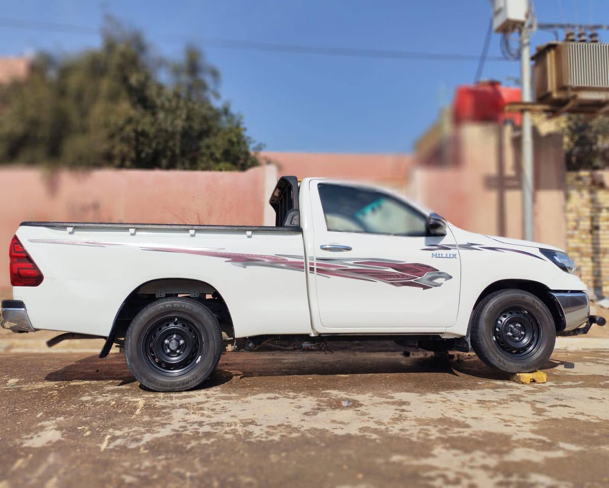 السلام عليكم
هايلوكس  موديل 23
سعودي كفاله عامه رقم بصره 
ماشيه 70 العنوان العماره المركز 
مكلف ب ناشر  
رقم صاحب السياره 
***********ابو سجاد
