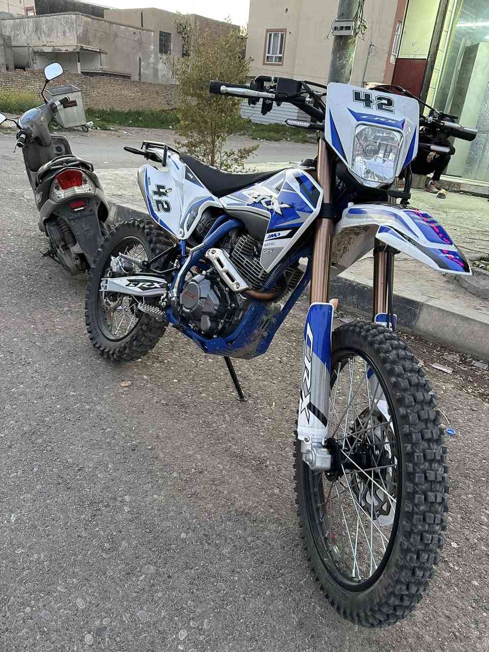 قفاز للبيع. موديل 2025 محرك 300ماشي ٢٧٥ كيلو هاذا رقمي ***********
