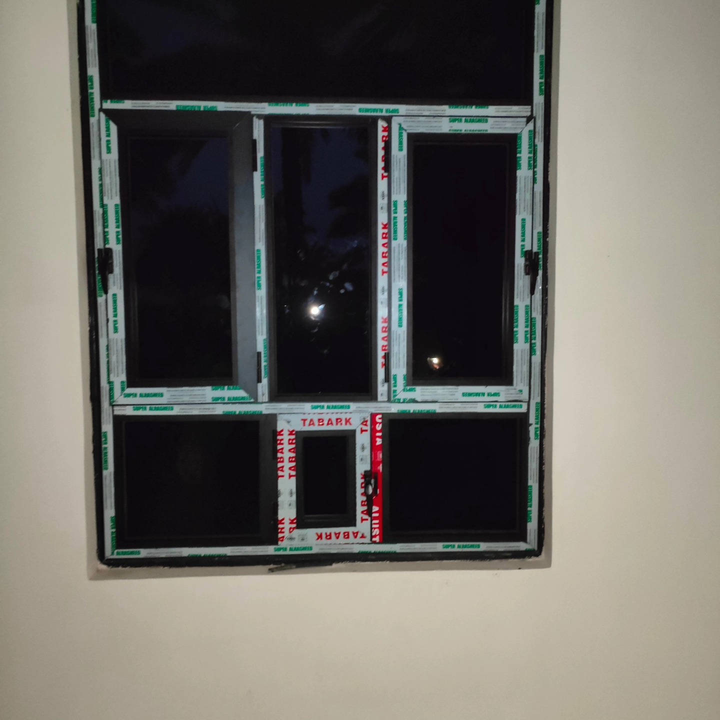 ببركة الله وتوفيقه تجهيز بيت الأخ والصديق ابو أزل  / قضاء العزيزية 
المنيوم تركي اسود ( شبابيك سلايت + بيبان ALUSTA  _ بالأضافة شبابيك مفصلي Super Al Rasheed / مع بيبان أبيض اللون حمامات خارجية //  الالوان والتصاميم حسب ذوق الزبون 👍🍀☄️
. 
. 
. 
للتواصل على الارقام 
*********** /  ***********
العنوان / واسط _قضاء العزيزية . الكرامة 💙
. 
. #اكسبلور_فولو #اكسبلور #العزيزية #تم
