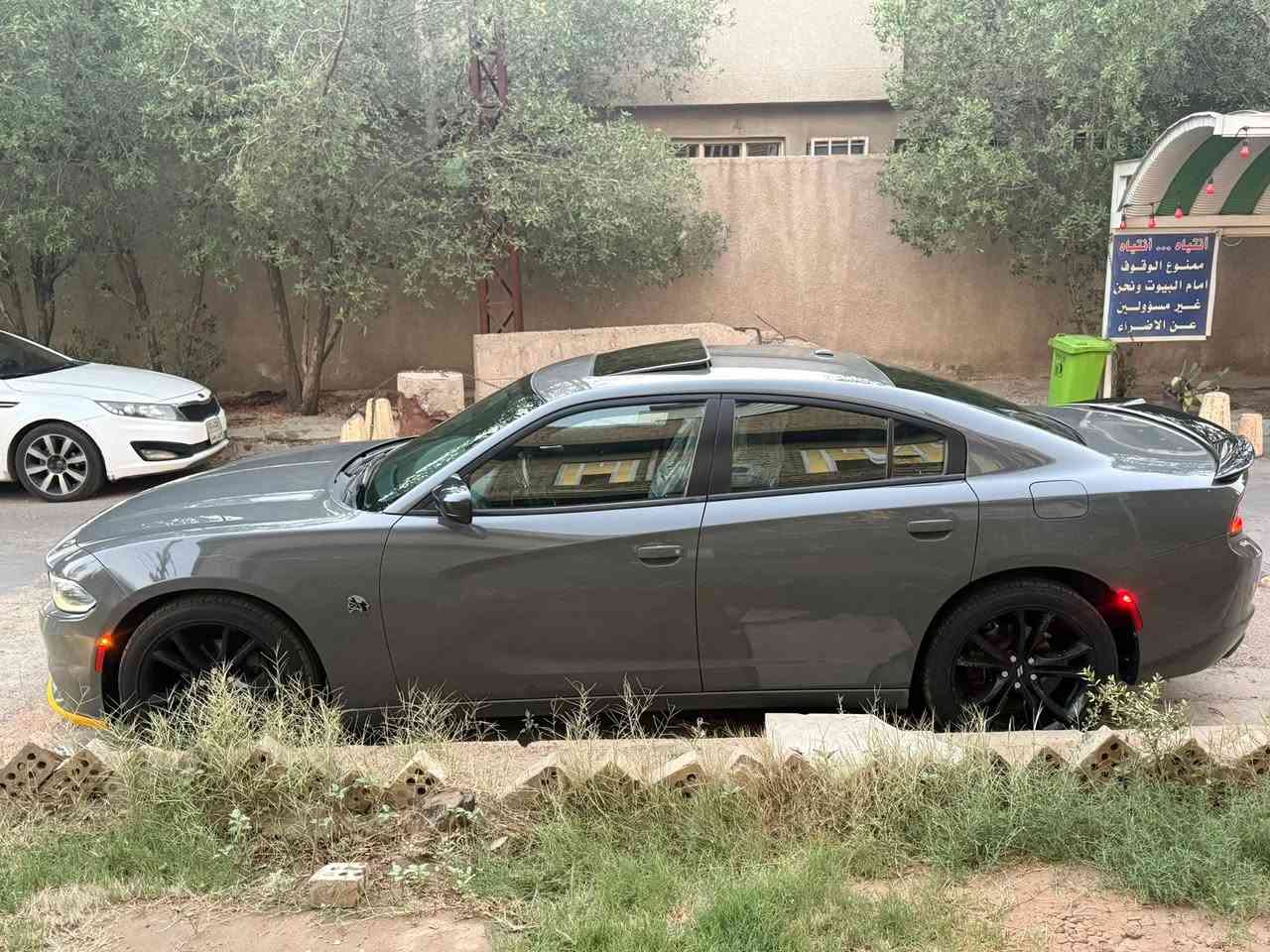 السلام عليكم
دوج جارجر sxt  2019 اسمنتي
السيارة بيها قطعتين صبغ 
رقم بغداد الانكليزي ب اسمي تحويل مباشر
السيارة مواصفات حساسات خلفية كامرة
فتحة سقف سلايت 
السيارة جاهزة من كل النواحي تخم تاير جديد
كير ومحرك كفالة عامة وتبريد ثلج 
السيارة ماشية 62 
مكاني بغداد البلديات 
السعر 225 وبيها مجال 
***********

