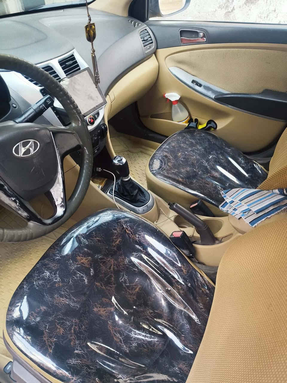 السلام عليكم اكسنت موديل 2012 كير عادي مكينه 1600 سياره جاهزه من كلشي كير مكينه تخم تاير تبريد تتدفئه مصفره هيئه وغرامات سياره مصلح بيه هلالات بدون ضرر السعر75 وبيه مجال حك جيه *********** غير متواجد ع فيس
