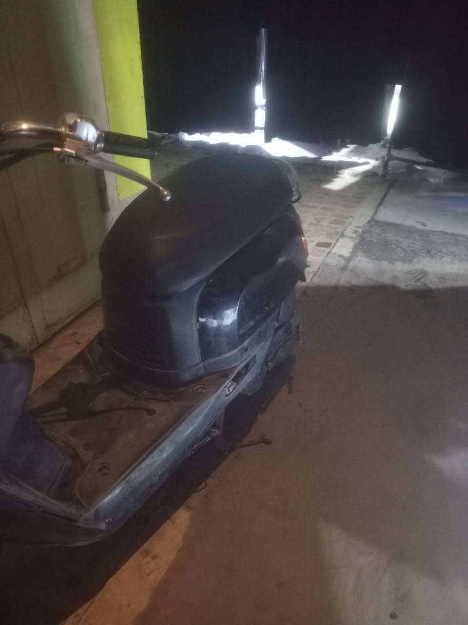 سلام عليكم ورحة بركاتو بوليس شلعة معدل شك كاع سعرهة 350درجة كلشي شغال بيهة حتى عدادد سرعة تواصل ***********
فقط نتصال اخواني لعزاز عنواني مدينة صدر ط
