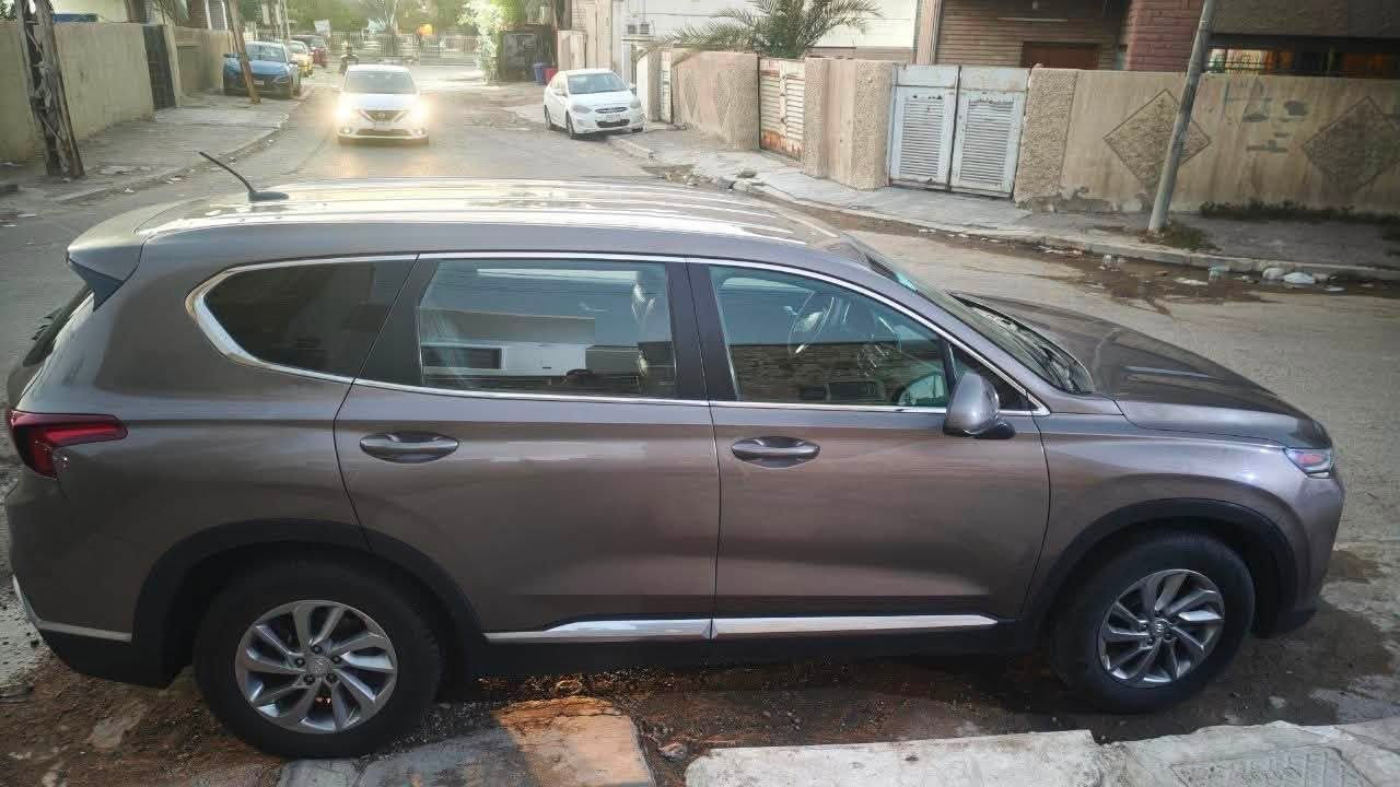 🚗 هيونداي سنتافي 2019 وارد أمريكي - الشكل الجديد 🚗
سيارة نظيفة جداً ومستخدمة بعناية، جاهزة .

✅ محرك 2400 سي سي اقتصادي وقوي
✅ ماشية فقط 65 ألف ميل
✅ رقم بغداد باسم المالك وتحويل فوري ثاني يوم
✅ شاصي ولغود مكفولات بالكامل
✅ سونار متوفر ورقم الشاصي موجود للفحص والتأكد
شاشة كبيرة
• كاميرا خلفية
• Apple CarPlay & Android Auto
• رادارات
• نقطة عمياء
• مثبت سرعة
• مانع انزلاق
• حساس ضغط الإطارات
• LED Lights
• Auto Hold
• هاند بريك كهربائي
• تدفئة وتبريد
• تبريد قطعتين
• تحكمات ستيرن
• Bluetooth / AUX / USB

📋 ملاحظة للشفافية:
السيارة بدون حوادث، ويوجد سونار ورقم شاصي للفحص والتأكد. بيها فقط 3 قطع صبغ (البنيد، القمارة، الجام الأيمن) بدون أي تعديل أو تأثير على الهيكل، وحالتها العامة ممتازة جداً.

💰 السعر: ١٣٨ دولار و بيه مجال للجادين .

📍 بغداد
📞 ***********

السيارة على الواقع أجمل من الصور،

