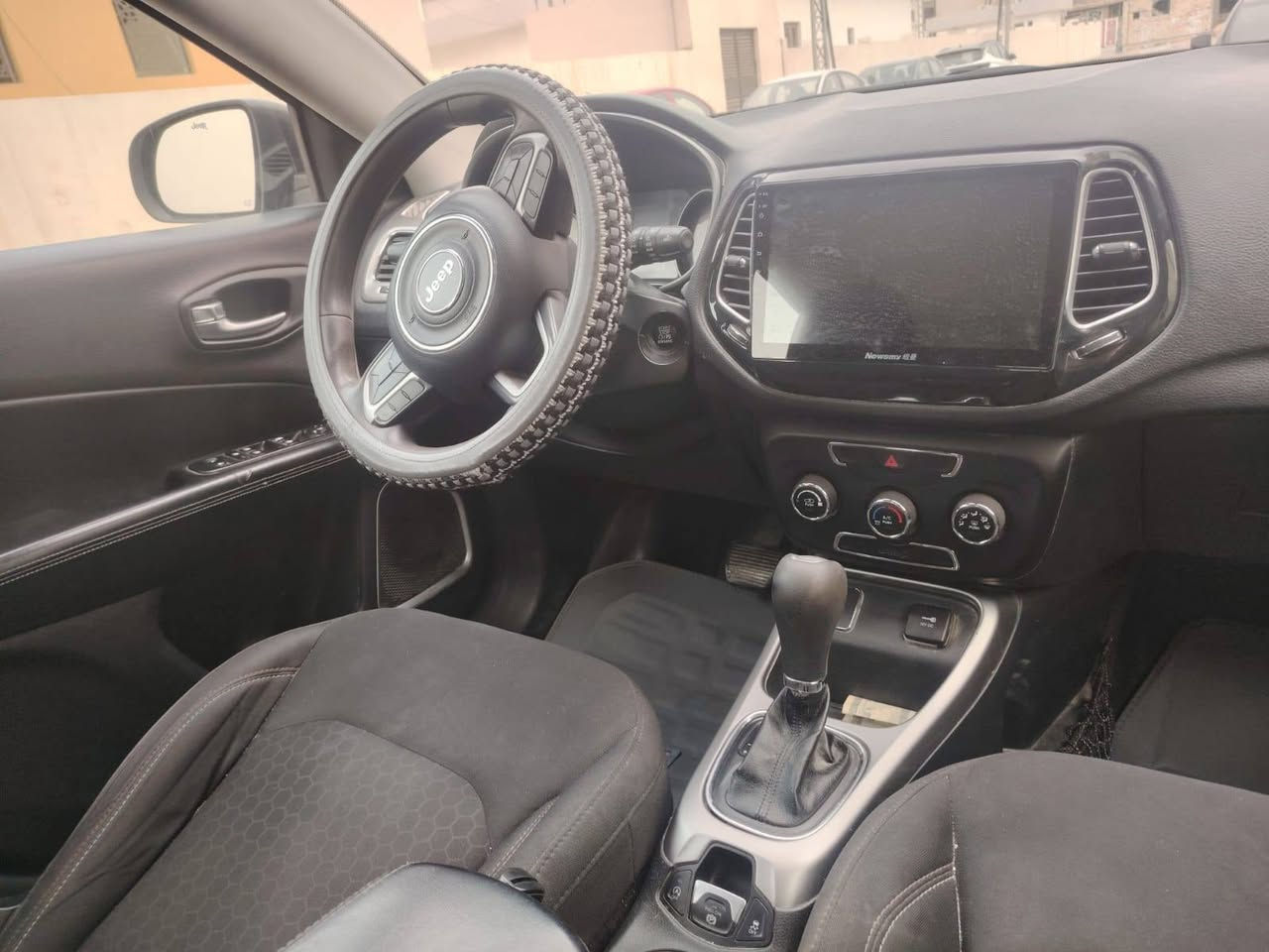 سلام عليكم
جيب كومباس 2018 رقم بغداد 
مكان سياره كربلاء 
مواصفات معروفه 
 مكينه ٢٤٠٠ 
شاشه كاميرا تحكمات
حادث مالته كلش خفيف بدون ارباك بدون تبديل بنيد نفسه معدل ع بارد شي خفيف وما مبين 
اخوان سياره يعني مكفوله من صبغ ومن تبديل ومن ضربه شوصي ولغود 
كير ومكينه مكفولات لا تنقيص ولا تبخير 
حداديه ممتازه 
تبريد ممتاز 
صور حادث بالمنشور والسونار ايضا ب منشور 
سعر #114 سعره بلاش وبالعافيه ع ياخذه 
فقط بيع بدون مراوس 
***********
