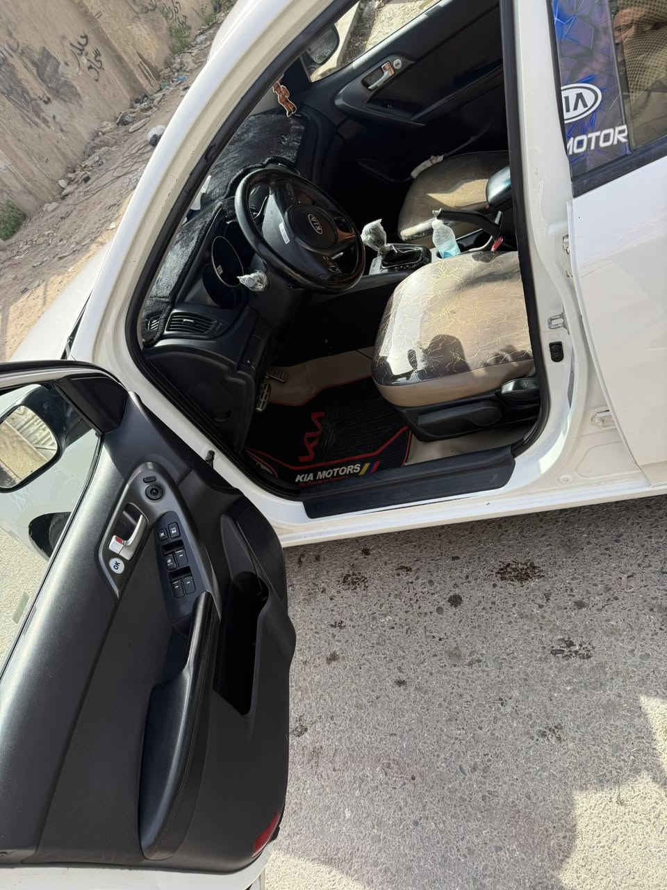 سلام عليكم سيراتو للبيع موديل 2012 فول مواصفات واحد علا واحد ماشية 158كيرمكية جديد صدر امامي خلفي جديد تخم تاير جديد مدوشمة ارظية وكشنات السيارة مصبوغة حزام الجاملغ الخلفي مبدل السعر 92 وبيهة مجال مكاني بغداد الراشدية ***********
