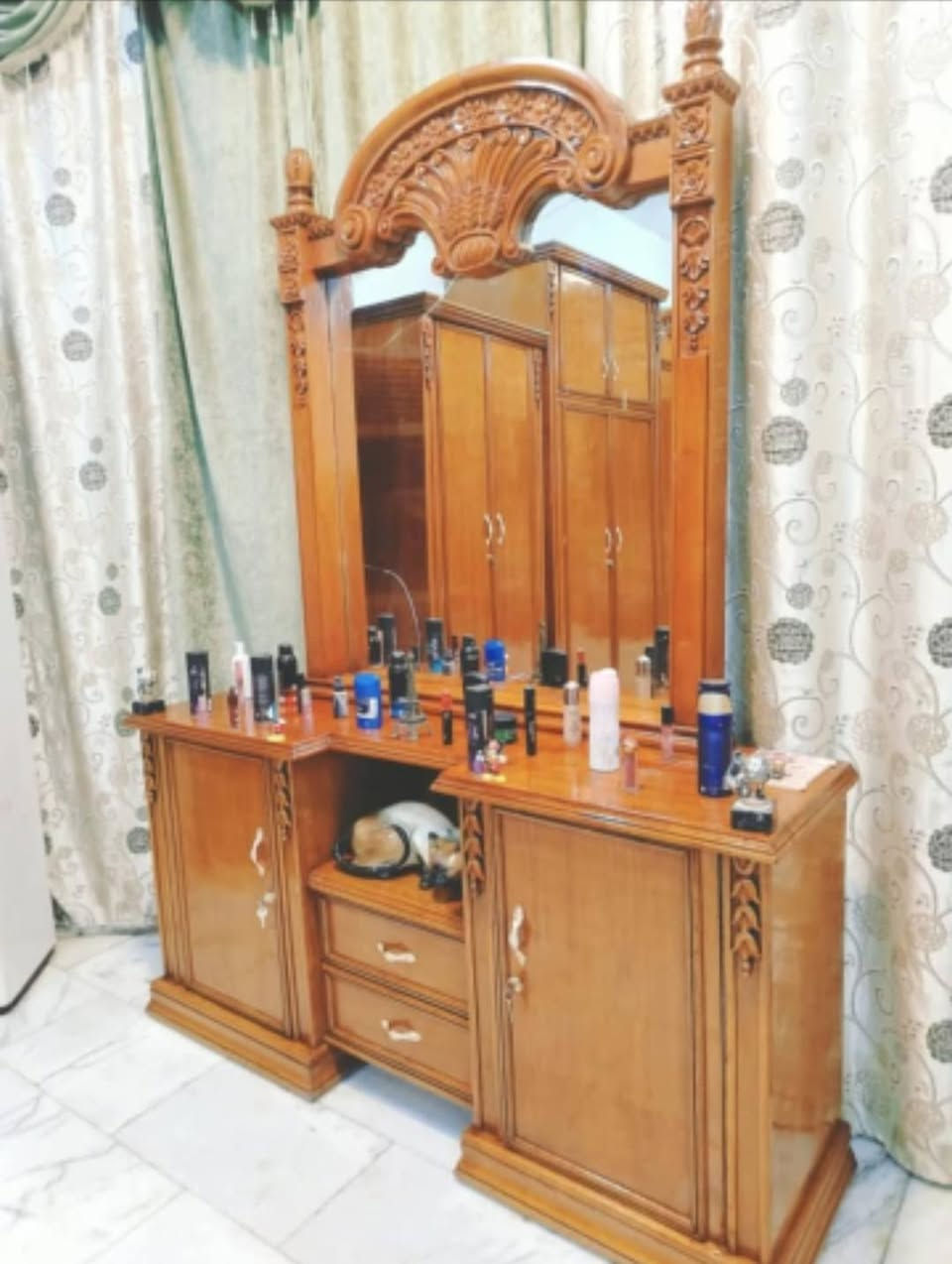 السلام عليكم
غرفه صاج درجة اوله غرفه متكونه من جربايه وميز مرايه وزاويه وكنتور وميزين جرارات 
السعر 800وبيه مجال 
الرقم ***********
