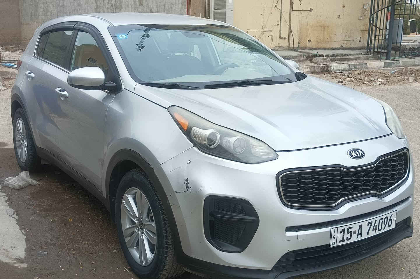 للبيع كيا سبورتج لون سلفر  2018 أمريكي حادث بنيد مصلح وبه صبغ مكينة 2400 مكفوله على وضع شركه كهربائيات وميكانيك كله على وضع شركة مواصفات نص فول تحكمات جهتين وشاشة ودرايف مود  السيارة جاهزه للاخير برغي ماعوزه ماشية 100 الف ميل قابل للزيادة الف جديدة بمعنى الكلمه السعر 140 وبيه مجال بسيط العنوان الانبار الخالدية  ***********.
