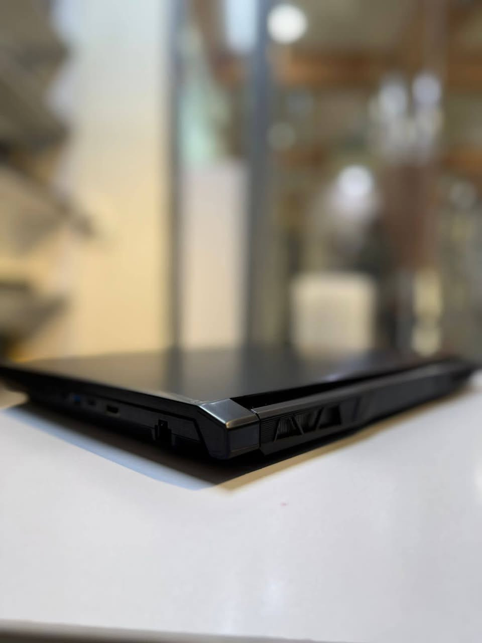 MSI Katana 15 لابتوب
المعالج : 13620-Intel Core i7 الجيل الـ 13 فئة ، قوة معالجة تشغل أي برنامج ثقيل
كرت الشاشة 4050 NVIDIA RTX بسعة 6GB وبقوة 105 كاملة، يدعم تقنية 3 DLSS اللي تضاعف لك الفريمات بالألعاب
الذاكرة (16GB DDR5 :(RAM أحدث وأسرع جيل رامات بالسوق، تفرق بفرق شاسع عن الجيل القديم).
الشاشة: 15.6 إنش FHD بتردد 1442 (سلاسة بالألعاب السريعة والمواجهات، بدون أي تغواش).
الهارد : 512GB SSD NVMe (سرعة إقلاع وتشغيل ألعاب بثواني).
الكيبورد : إضاءة RGB عربي / إنكليزي كاملة، مظهر يجنن

📤.السعر: 1,395,000 دينار فقط
الهدايا حقيبة مميزة + ماوس جيمنج هدية
التوصيل مجاني لكل محافظات العراق يوصلك خلال 24 ساعة بس)
!!!! ضمان فحص قبل الإرسال الجهاز ينفحص قطعة
قطعة قبل لا يطلع من يمنا
ضمان فحص أمام المندوب من يوصلك الجهاز، افتحه شغله، افحص النظافة والمواصفات براحتك،
ضمان استبدال أسبوع كامل لو ظهر أي خلل مصنعي الجهاز يستبدل فوراً بنفس الموديل
***********  رقمي موجود واتساب
