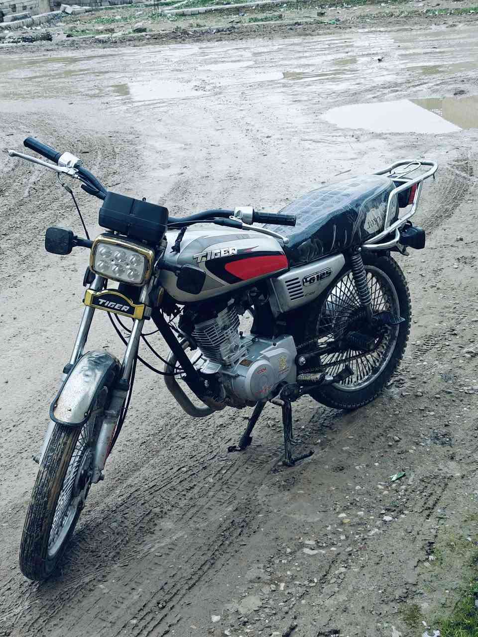 ماطور للبيع الموديل 2019 مكينه مفتوحه مبدل بس جير بيها نشاط فول كلتشات جديده السعر 400 وبيها مجال 
***********
***********
