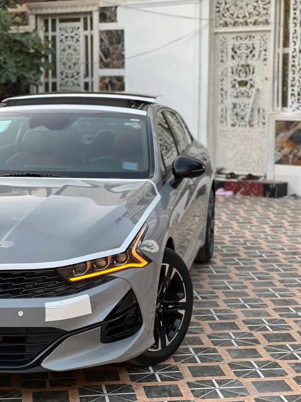 سلام عليكم كيه كي فايف وارد امريكي  
موديل  2023 فول مواصفات 
جي تي لاين مواصفات 
رادار امامي رادار خلفي رادار جانبي 
كامره حساسات خلفيه اماميه 
اربع انظمه قياده تدفئه كشنات كشنات كهربائية 
فتحه بسقف بنراما
 محرك 1600 تيربو كير 8 نمر 
تشتغيل عن بعد 
صندوق ذكي سيارة ماشيه 22 ميل 
حادث خشم بنيد مسوينه نفسه يعني كفاله حتى البنيد ما مفتوح بدون شواصي  بيه تكحيل بلباب صفحه العبري 
لون مميز اسمنتي 
 رقم بصره بسمي سنويه لغايه 2031 
تحويل حره حره ثاني يوم تحويل 
شحان لاسلكي بعد بيه مواصفات
 السعر 190 بيه مجال بلخدمه 
الاستفسار 
اتصال على الرقم *********** 
العنوان البصره
