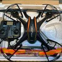 طائره ادرون السعر 70وبيها مجال تواصل عله الرقم 07734116173 مع كامل ملح...