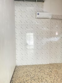 ايجار 50 متر ارضي غرفه وصاله ومطبخ وتخاريجه كاشي سيراميك وبيه سبلت جاه...