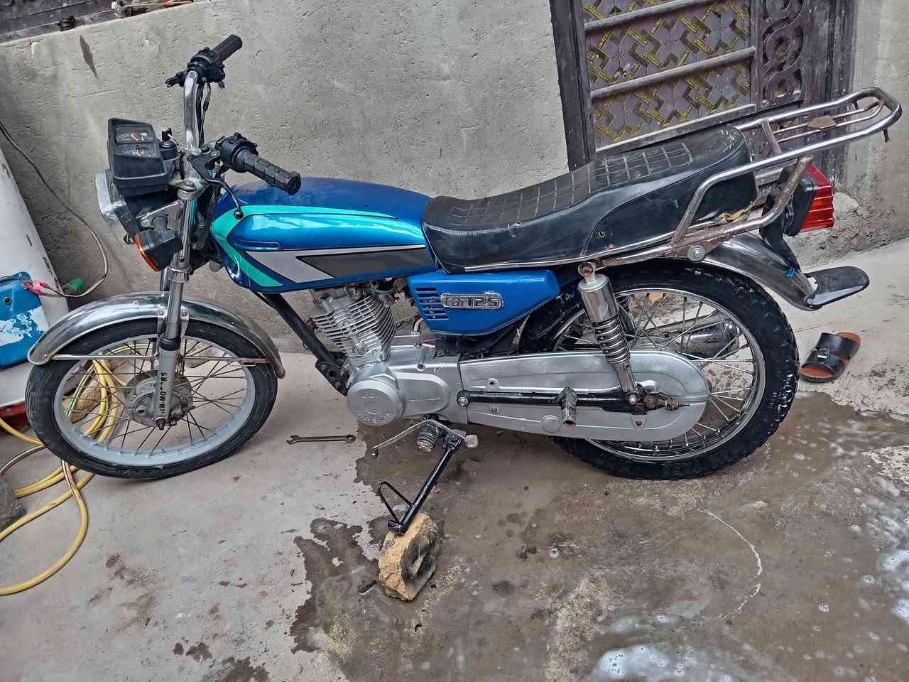 يالله دراجات للبيع الحمره مديل 21  ارشه ولمكينه نامه صلي شلامجه 24 وراق صولي موسكنر 6 وراق دراجه فول مال جناي لسعر 600 وبيه مجال كلش قليل حك جيتك  شرط النضافه  الزركه مديل 14 وراق صليات وكيله عمار براهيم وجاهزه السعر 400 وبيه مجال كلش بصيط الشراي يتصل  خاص ممتواجد بس عله التصال مكان كوت *********** ملاحضه مكلف بنشره
