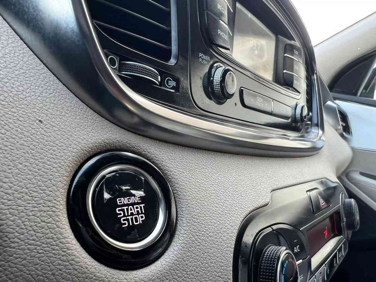 سورنتو اخت الزيرو شرط
خليجي استلام الدواليه العراقيه 
شبه  الزيرو من 2018 عندي  ماشيه (  48الف ) ع ايدي شرط زيرو سياره
ماشاء الله تبارك الرحمن جديده جدا 
سياره ع ايد وحده ماخذها زيرو بوقتها بسنتها طلعتها ع ايدي زيرو وضليت محافظ عليها  مجدده مع هزه وسنويه لغايه 2030
جديده دعاميات وحديد بدون صبغ 
فول عده فتحه 
استلام شركه دوليه العراقيه كتلوكات فابلون  الاصلي بيها بعده 
باب خلفي كهرباء  سايد بريك بصمه 
زراك لايت بصمات ٢ وثانيه بعدها بلجيس ما مفتوحه محرك 
سته سلندر سبعه راكب ٣ قطع تبريد هواي مواصفات بيها رقم بغداد دولي جديد بسمي شخصيا 
مكاني بغداد 
( اخوان سياره جديده جدا ونضيفه ع ايدي وبسمي شخصيا من شركه عندي ولحد الان محافظ عليها 
جناي سورنتو يعرف قيمتها 
مكان بغداد
والاتصال ع رقم ***********
***********
