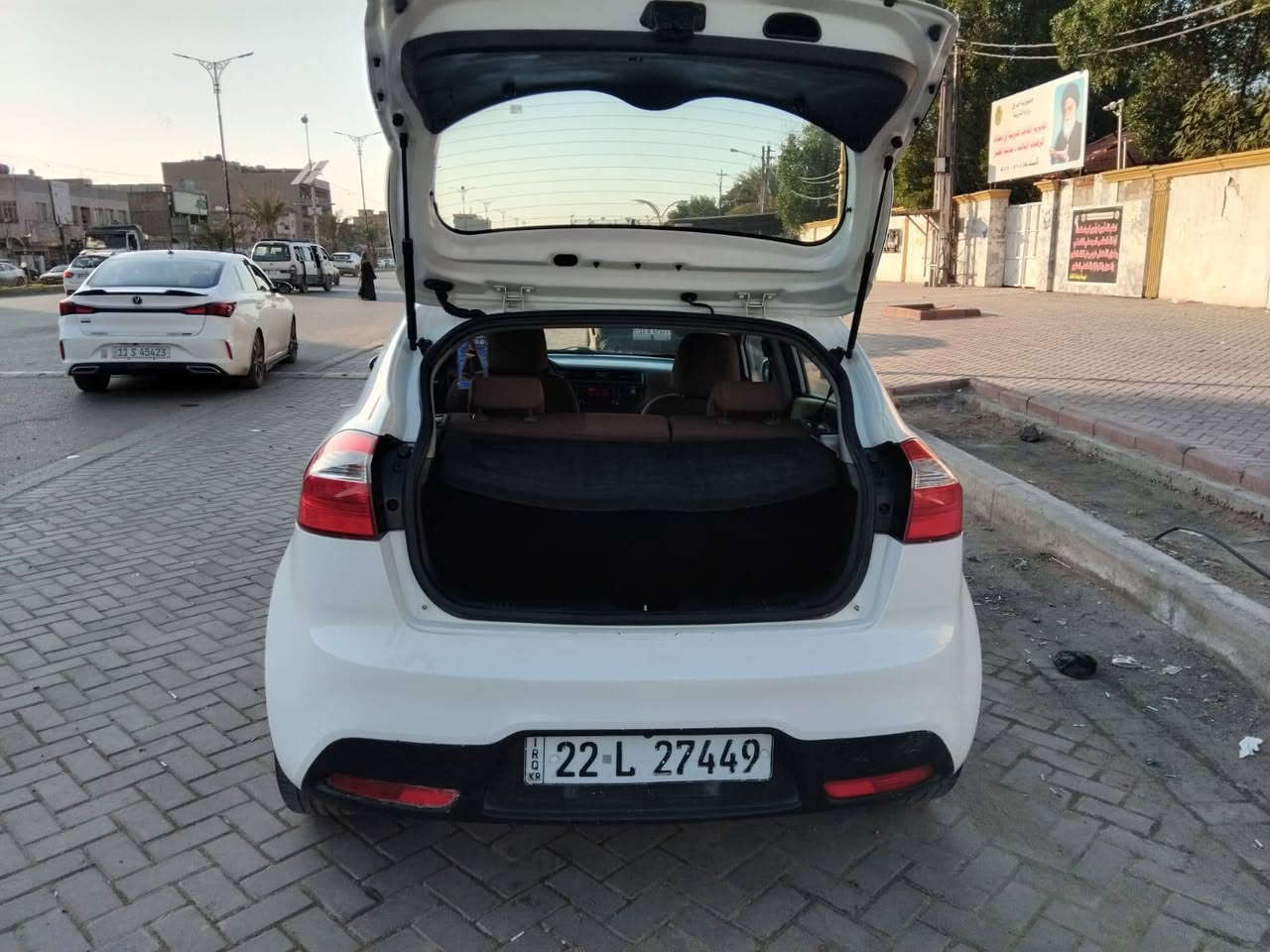 السلام عليكم للبيع كيا ريو خليجي اجباك موديل 13 السياره جديده خير من الله محرك 1600 قطرتين كير تبريد تدفئة صدر امامي وخلفي جديد تخم تاير ويل كب اكروم داخلها مشمشي غرفتها جديده رقم أربيل أنكليزي تحويل ثاني يوم السياره جاهزه نضيفه جدآ احله من الصور للإستفسار *********** مكان بغداد الرصافه
