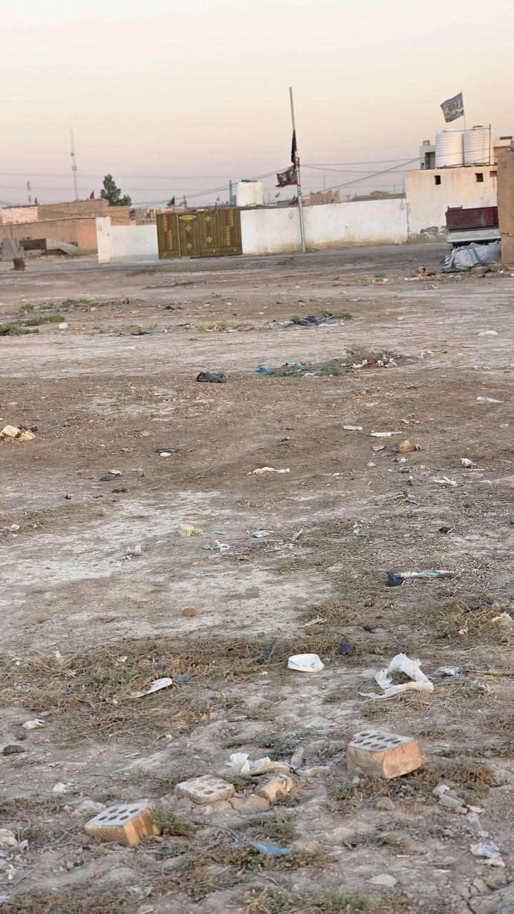 السلام عليكم قطعة ارض خلف معرض الرحمن  جنس الارض زراعي مساحتها 400 واصل كافة الخدمات  مقابل النازحين رقم الاتصال***********    ***********
