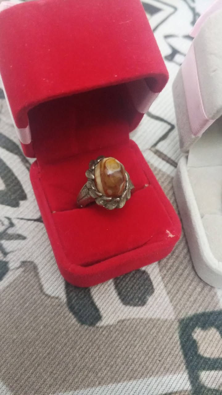 سلام عليكم خوان محابس سليماني صلي البيع بس الفضه نازله ما مختم رقم التواصل وتساب ***********
