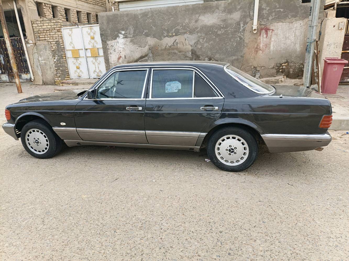 السلام عليكم مارسيدس جامبو رئاسي باب قصير  محور 3000 موديل 1987بسمي رقم بغداد مكفوله من ضربه ولكص مصبوغه لجماليه  مكينه وكير وحداديه جداد جاهزه  تبريد شغال ثلج كشناتهه جلد كهربائيات كلهه شغاله سياره جاهزه ماعوسهه شي سعر 58 وبيعه مجال ( *********** )