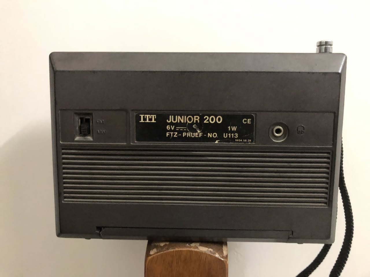 السلام عليكم
راديو. ITT. جهاز جداً رائع سحب جيد جداً موجَتين AM. FM
يشتغل على باتري عدد اربعة 
سعر الجهاز. 50. الف 
***********
