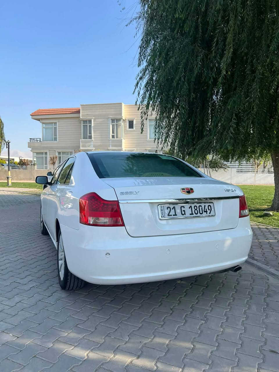 جیلی ئیمگراند ٨
٢٠١٣
لە شەریکەوە ١ دەست
١١٤ هەزار رۆشتوە
بێ بۆیاخ. بێ شوخت. بێ چاڵ و قوپاوی
هیچ هیچی نیە زۆر پاک و تازە ماوەتەوە
هەموو گیانی بە شەرت و سۆنەرم داناوە
فوول مواسافات. کوشن کارەبا و ئاوێنە کارەبا و شاشە ئایپاد
پشت و پێش کامێراو ٤ حاسە
رەقەم و سەنەوی تا ٢٠٣٠ تازەیە

0750 158 0100 
Viber - whats up السليمانية, العراق
