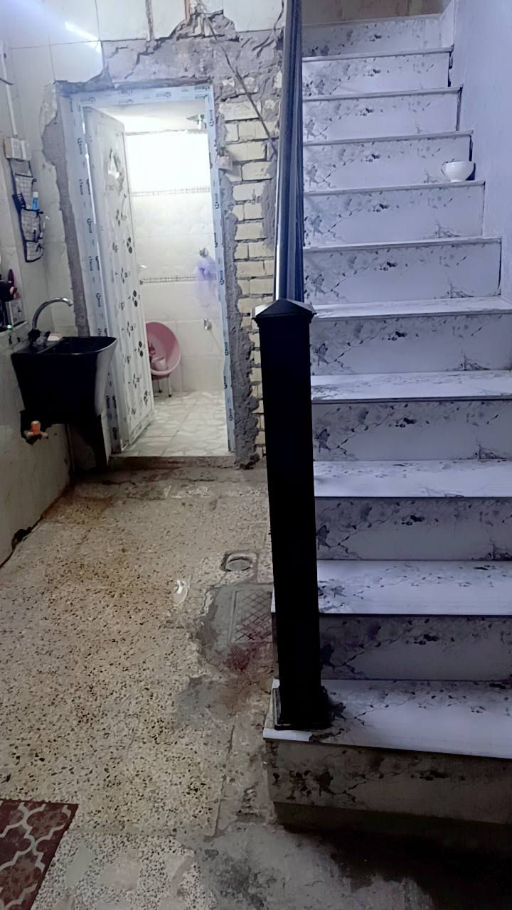 بيت 50 متر سعره 65  
استقبال ومطبخ وغرفتين نوم
الحمام مشترك بيه الحوش تعديلات بسيطه
العنوان مقابل قطاع 12 فرع سكله ابو عيسى مقابل نخله
***********
