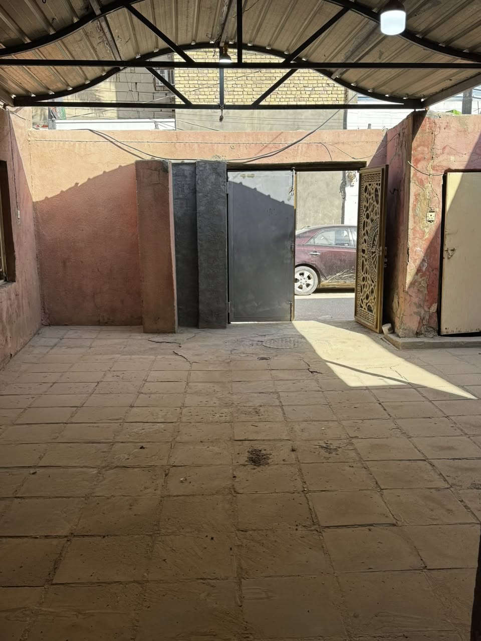 🏗️🏗️🏗️بيت للبيع 🏗️🏗️🏗️

الموقع 👇
جمهوري قرب أبو نشأت ثاني فرع قريب عل شارع السائدين 

المساحه // 150متر 
الواجهة //10متر

يحتوي البيت على 👇
غرفتين صاله مطبخ أستقبال حمام 🚾 

للأستفسار على الأرقام الضاهره وأتساب 

☎️***********
☎️***********

أو مراجعة مكتب محمد الغانمي جمهوري شارع السائدين مقابل ملعب 🏟️ الاتفاق الرياضي
