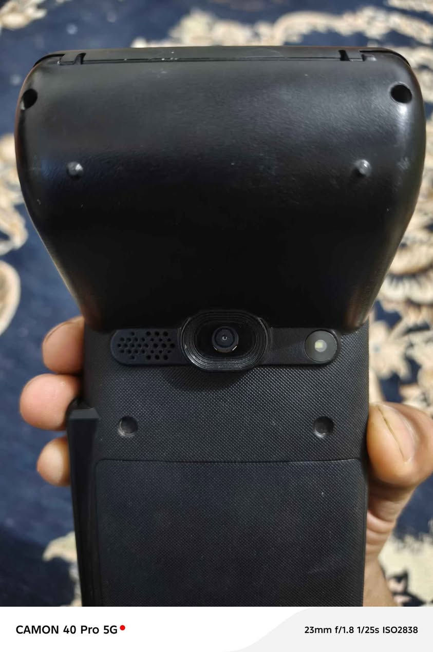 السلام عليكم اخوان 
جهاز سحب كارتات رصيد كل الفئات والشركات يسحب . جهاز كلش جديد ولا شخط بالجهاز نضافة 95% استخدام كلش قليل استخدام بيت مو محل سيم كارت فعال ما داخل تصليح ابد كل ملحقاته وياه الاصليات + هديه ٦ قطع ورق  بسعر 130 الف مكاني رميثه _ نجمي توصيل ما عندي  *********** _ *********** واتساب Singapore
