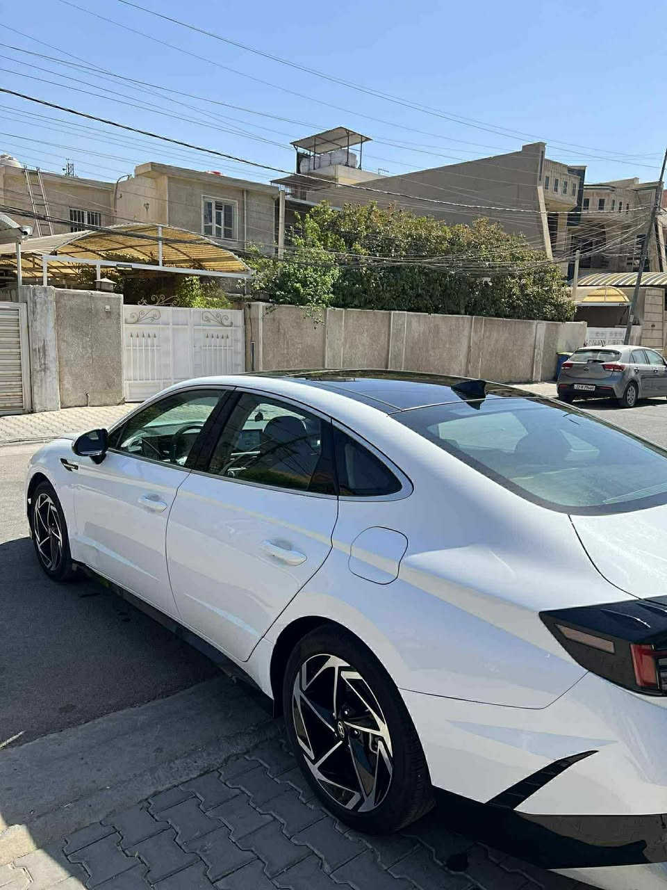 سلام عليكم ورحمة الله من رخصه لادمن سوناته ٢٤ فول ماشيه ٢٢ميل رقم بغداد حره بسمي جديد السعر  ١٩٧ وبيه مجال قطع وحد تبديل نفس الوان بدوان داخل شراط حدث خفيف  صور حادث بل منشور مكان سياره كربلاء *********** بل عافيه عل ياخذها
