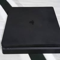 جهاز بلي فور سلم 500گيكا الجهاز جديد مستعمل شهر واحد كدام عينك النضافه...