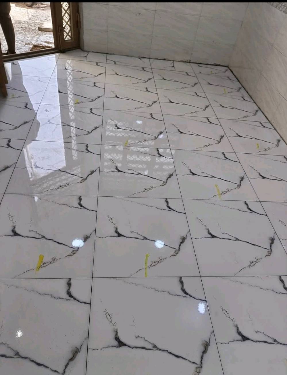 خلفة سيراميك نشتغل عل متر و مقطوعه
سعر المتر الأرضي ٧وجداري ٨ العنوان الرفاعي ذي قار