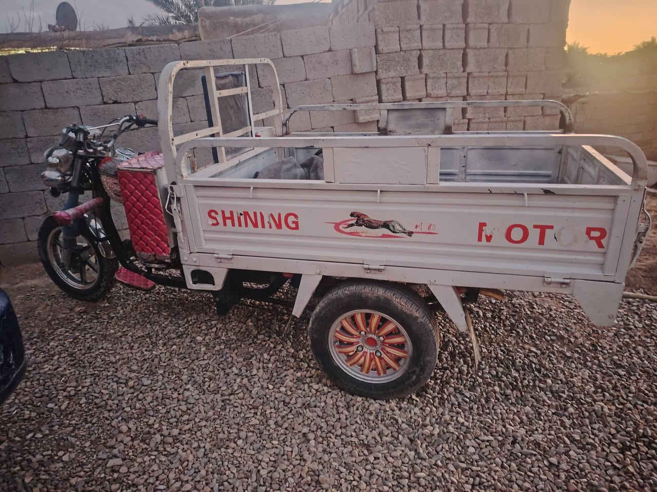 ستوته موديل ٢٠١٧ جاهزه من كل النواحي شمالي. ورقتين وياهه محرك خير من لله سلف كهربايات كلهه شغاله محرك ٢٠٠ عليهه. السعر. واحد وميه وبيهه مجال بسيط    ***********
