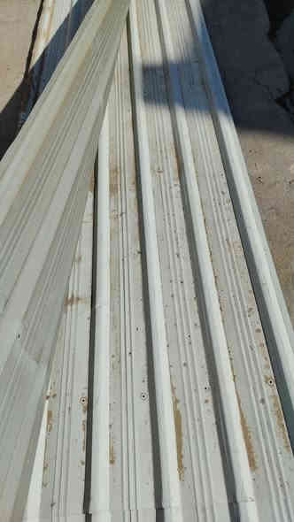 درج دوار ارتفاع ٣ متر كامل محجر وصحن عندي اثنين 
سعر الدرج الواحد ١٠٠ الف مفتوح وحاضر كبل تأخذه
كيربي مستعمل طول ٤ متر عندي ٥ قطع
سعرهن ٥٠ الف بغداد شارع فلسطين ***********
