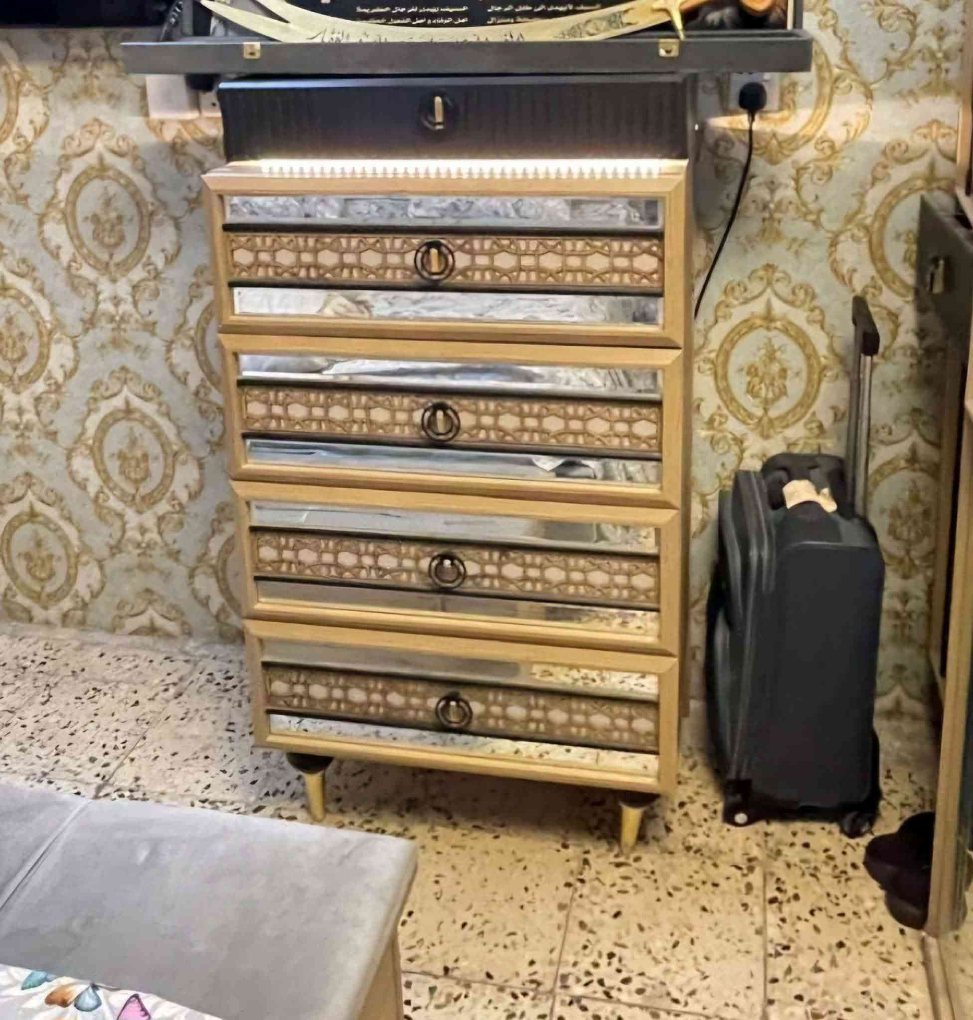 للبيع غرفة نوم تركيه 9قطع نضيفه مستعجل ع بيعتها السعر ب 700وبيها مجال لشراي العنوان بغداد الامين


**إذا كنت صاحب هذا الإعلان وتريد حذفه لأي سبب، رجاءا أرسل رسالة إلى الدعم الفني**