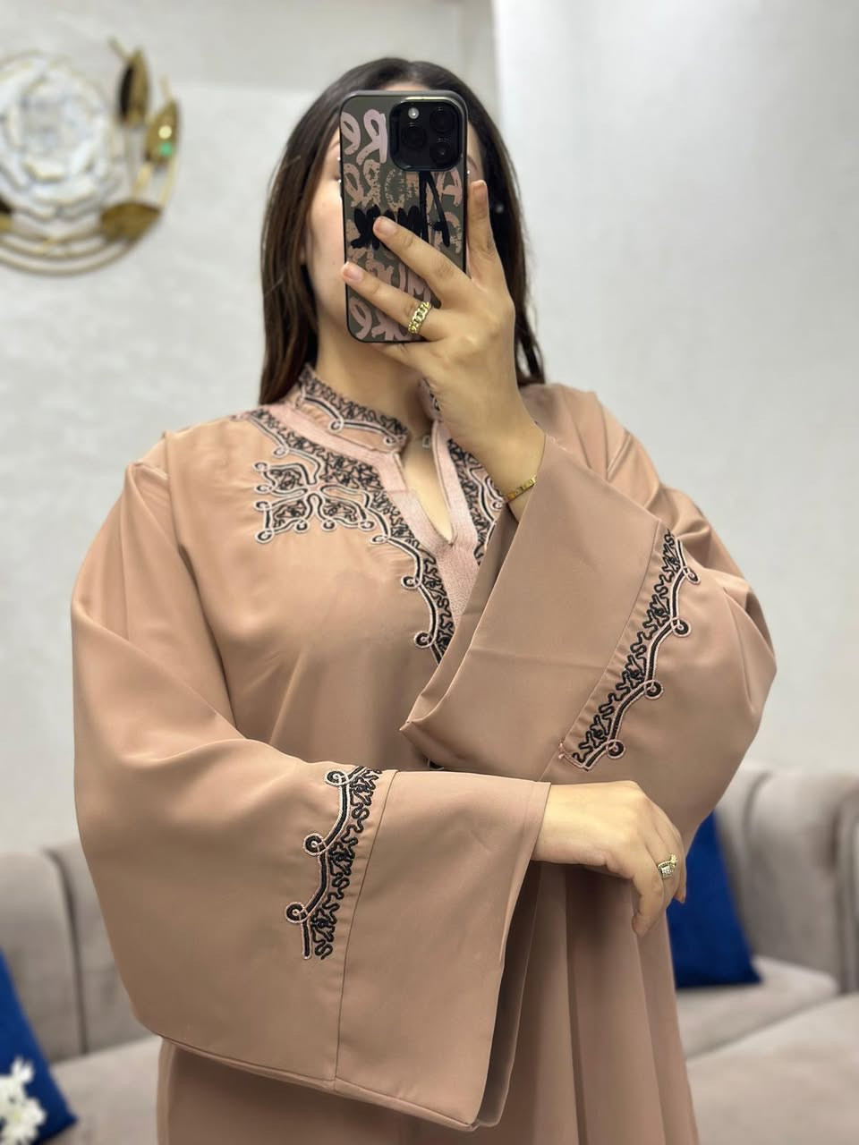 قفطان بالكول اوفيسي
 كريب روزة 
القياس:  l xl xxl xxxl


**إذا كنت صاحب هذا الإعلان وتريد حذفه لأي سبب، رجاءا أرسل رسالة إلى الدعم الفني**