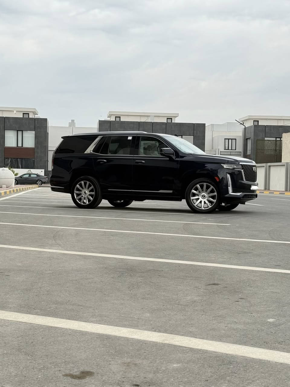 السلام عليكم
كاديلاك اسكاليد (600) 2021
وارد امريكي ضرر السياره ((دعامية امامية فقط جاملغ مفتوح فقط بيها بارد بالجاملغ الخلفي الايمن حالوب بالبنيد)) 
فول مواصفات
36 سماعة 
كشنات جلد منفصلة خزن وذاكرة ومساج وكهرباء وتدفئة وتبريد داخل ملكي اضافة الى صاج بانوراما
 بصمة
مساج بلكشنات
 كامرات عدد 5 
دوسات كهربائي وانارة LED 
مري اشارة ورادار وشفط 
صندوك ذكي وكهربائي 
ويل كب حجم 22 
جكات هواء 
قيادة ذاتية 
ستيرن شفتات وتدفئة وتبريد محرك 6200 
شباك كروم 
شاشات عدد 3  
تشغيل عن بعد شعار كديلاك ترحيب عند الاقتراب
 سايد بريك بصمة
 يدات انارة ترحيب
الباب شفط
بعد بيها هواي مواصفات
 المواصفات فول 1/1 
ماشية 80kmالف…..
(((رقم مميز)))
السعر610$ وبيها مجال بسيط
للاستفسار ***********
مكان السياره البصره
