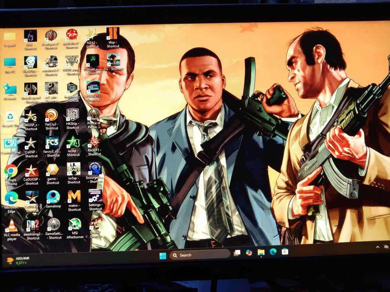 السلام عليكم
حاسبة دسكتوب تجميع انتل زيون جيل الثالث مستعملة نظيفة للبيع 
......
السعر 200 ألف دينار 
***********
عنوان بغداد زيونة 
البيع بضمان الفحص 
لا يتوفر توصيل 
.......
ملاحظة 
كيس فقط بدون أي ملحقات 
كيس فقط بدون أي ملحقات 
......
المواصفات 
معالج انتل زيون جيل الثالث رقم المعالج E3 1230v2
كارد شاشة 4 كيكا جديد AMD RX 470 GDDR5 
هارد 240 كيكا للنظام والبرامج جديد SSD 
هارد 500 كيكا للالعاب HDD 
رام 16 كيكا جديد 8+8 تردد 1600 DDR3 
مذربورد جديد جيل الثاني والثالث H61 DDR3 
باور سبلاي 400 واط حقيقي Huntkey 
كيس فقط وسط تجاري 
.......
الحاسبة تعمل على نظام وندوس 11 وتحتوي على أكثر من 30 لعبة طور القصة اوفلاين مع لعبة ببجي موبايل اونلاين 
.......
مع جزيل الشكر لإدارة المجموعة
