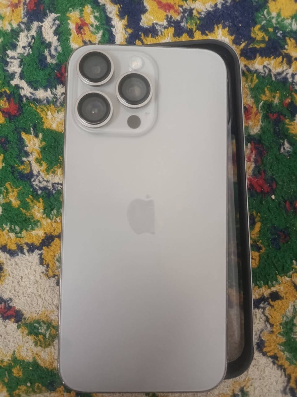 سلام عليكم  15برو ماكس دبل سيمكرت 
مبدل شاشه احسن شي 
بطارية 88 
ذاكرة 256
كله شغال جهاز اي عيب ما بي 
سعر 700
عنواني بغداد مدينة الصدر 
رقم ***********
