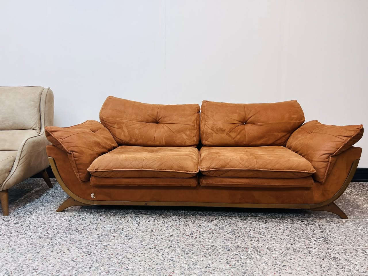 تخم 8 مقاعد تركي نضام سرير نظافته 90% العنوان الدوره ***********
