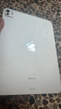 ايباد M4 • بطارية ٩٢٪ • كامل ملحقات