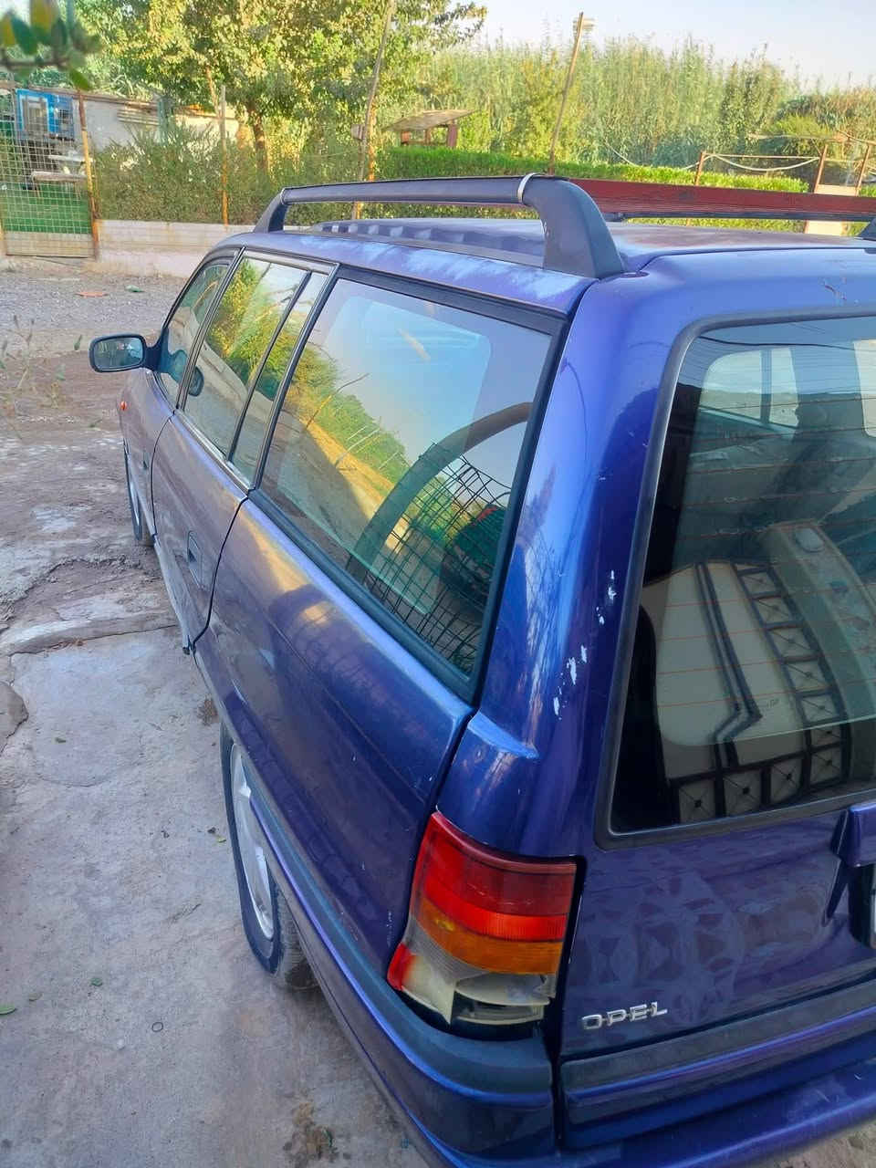 استرة ستيشن موديل 95 محرك 16 كير عادي رقم نينوى انكليزي سنوية جديدة شرط التحويل محرك بي صرف سيارة يرادله شوية ترتيب مكان موصل ***********
