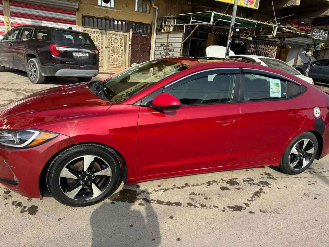 السلام عليكم
النترا موديل 17 امريكي 
فول موصفات شاشه كامره تحكمات رادرارات فتحه بصمه 
مكينه 2000 دوش
ماشيه 179 الف 
كير مكينه تبريد صدر جاهزه مابيه نقص 
حادث بابتين بجم كبس 
ومصبوغه صفحه كامله وربع قماره موضح بصور الحادث 
مكانه الحريه الدولعي 
اي ستفسار على رقم ***********
