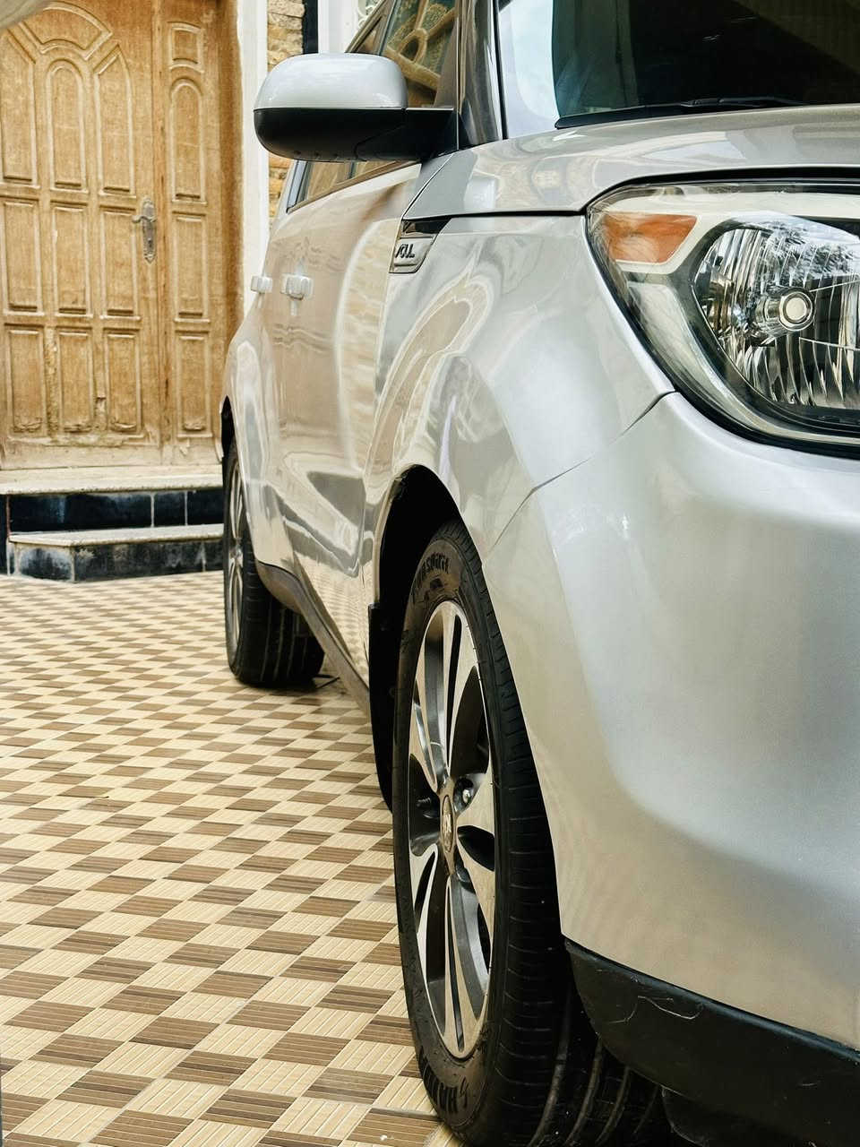 السلام عليكم
كيا صول 2015 وارد امريكي حادثه بنيد من امريكا
بدون دواخل لا شاصي ولا لغد 
وهنا بالعراق صار بيه صبغ قطع (ابيع حزام)
مكينه 2000 رقم بابل الجديد
تخم تاير حداديه جاهزه
ماشيه 120 ميل 
السعر 97 وبيه مجال قليل 
مكان السياره الحله/مركز المدينه
***********
