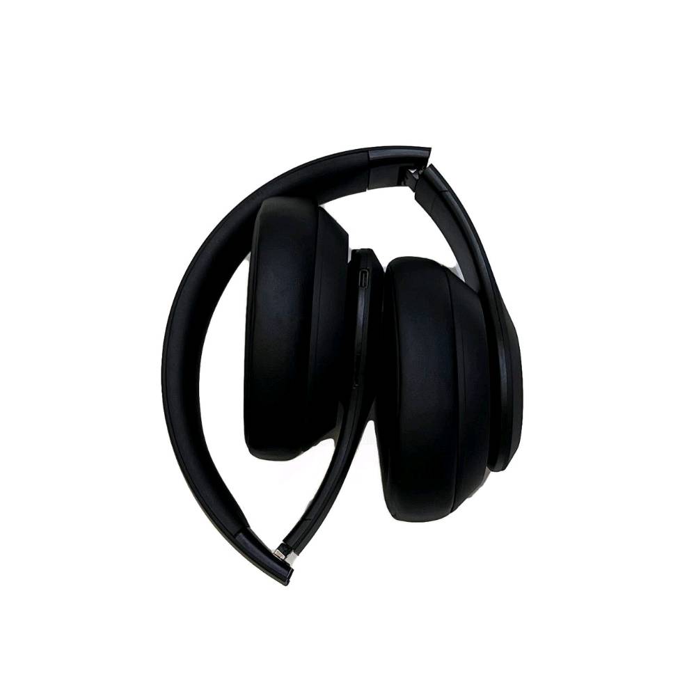 Beats Studio Pro – سماعات لاسلكية بإلغاء الضوضاء النشط

حوّل تجربة الاستماع إلى عالم من الصوت الغامر والدقة مع Beats Studio Pro

تصميم أنيق وأداء صوتي متقدم لمحبي الموسيقى والتقنية

نمط السماعة: فوق الأذن (Over‑Ear)

الاتصال اللاسلكي: Bluetooth Class 1، الإصدار 5.3

الاتصال السلكي: USB‑C يدعم Lossless Audio

مدخل سماعة تقليدي: 3.5 ملم

إلغاء الضوضاء: Active Noise Cancelling (ANC) قابل للتكيف

وضع الشفافية: يسمح بسماع الأصوات المحيطة دون نزع السماعة

الصوت المكاني: Spatial Audio مع تتبّع حركة الرأس (الأجهزة المدعومة)

مؤشر البطارية: مقياس مستوى وقود البطارية ومؤشر الشحن

يدعم الهاتف المحمول / MP3 / CD / الكمبيوتر الشخصي، وما إلى ذلك

شحن USB: DC5V IN

نسبة الإشارة إلى الضوضاء: 88 ديسيبل

مسافة الاتصال اللاسلكي: 10 أمتار

طاقة الخرج: 35 مللي واط

التردد اللاسلكي: 2.401-2.480 جيجاهرتز
محرك Beats Acoustic لتجربة صوتية استثنائية

إلغاء الضوضاء التكيفي لتقليل الضوضاء المحيطة بذكاء

ميكروفون للتحدث عن بعد أثناء المكالمات

ثلاثة أنماط صوتية مدمجة: Beats Signature، Entertainment، Conversation

تشغيل تلقائي/إيقاف تلقائي عند ارتداء أو نزع السماعة

واجهة سهلة الاستخدام وتحكم عبر الأزرار أو اللمس

يدعم Wi-Fi وBluetooth

يتوافق مع أجهزة iPhone وiPad