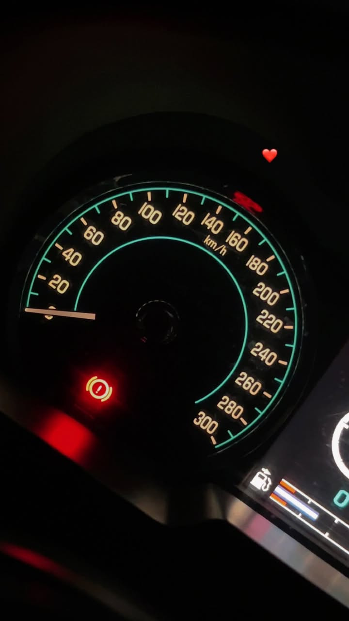 سلام عليكم حبايب جاكوار موديل 2014 XF مكينة V6 3000 سوبر جارج غنية عن تعريف سيارة وكالة سردار  كير مكينة مكفولات اكسل صدر كله مكفول بيها شوية مقدمة بنيد بس على كد شبرين بقية مبيها شي فول مواصفات كشنات كهرباء كير ماوس 4 انضمة قيادة ونضام سباق  عداد 300 داخل احمر كلش حلو بلادي تبريد ثلج صندوق شفط كشنات خزن سلايد سستم سماعات Meridian ليد امامي وخلفي ماشية 148 الف كيلو تراي شركة بشرط سيارة حلوة كاعدة ونضيفة للمراوس ب موستنك او كمارو او جالنجر سعر 125 بيها مجال مكان دورة وهذا رقم لليحب يتصل *********** سيارة الي متعجبة انشاء الله يصعد الافضل وسلامتكم صلوا على محمد

